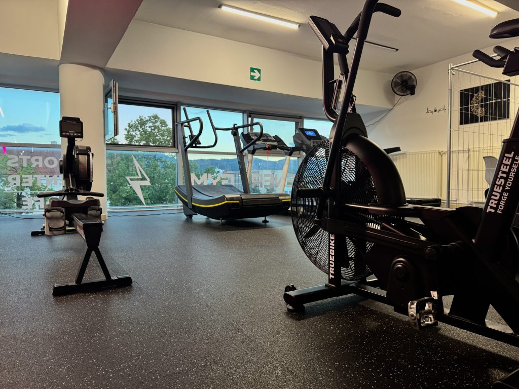 Kardiozóna ENERGYM s množstvom moderného vybavenia pre zlepšenie kondície