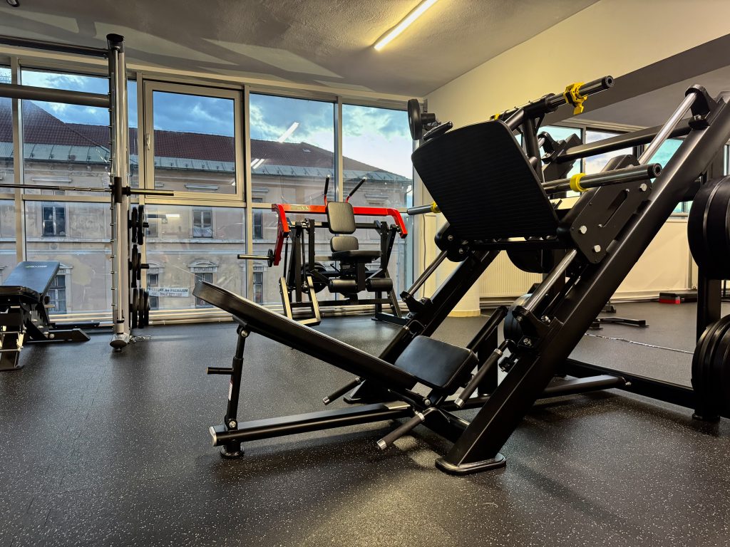Legpress vo výbornej posilňovni v centre mesta